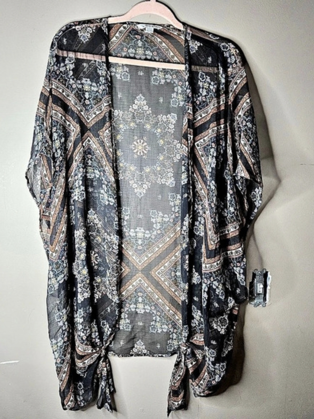 American Eagle Women's Printed Cardigan Size Medium Ptp 29" Length 32"